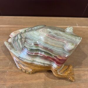 Hand carved large Onyx frog. Beautiful piece. Weighs over 3lbd.